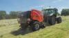 KUHN FB 3135 圓捆打捆機制作青貯草捆。